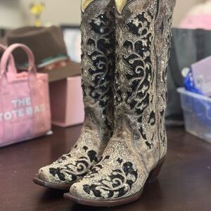 Women's Embroidered Western Boots